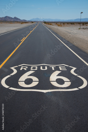 Fotoboard na płycie Route 66 Tarcza autostrady malowane na drodze w Kalifornii