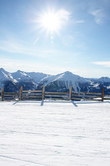 montagne face au soleil