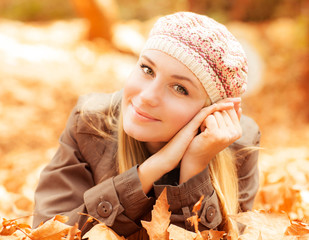 Canvas Print - Girl lying on the ground