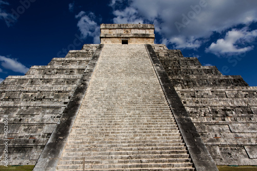 Board z aluminiowym obramowaniem Schody z kukulkan piramidy w Chichen Itza