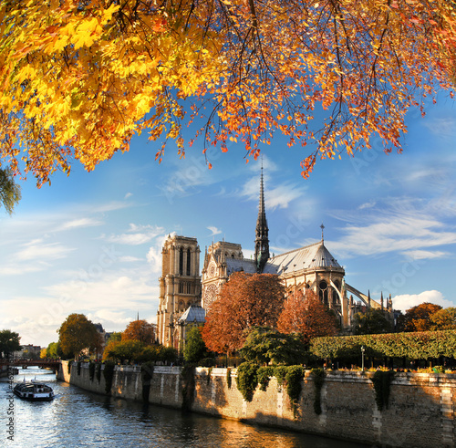 Naklejka na szybę Notre Dame with boat on Seine in Paris, France