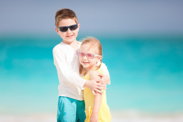 Sticker - Brother and sister on beach vacation