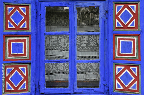 Plakat na papierze fotorealistycznym Okno kraju z żywymi malowane okiennice