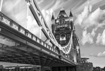 Canvas Print - Famous Tower Bridge at sunset with clouds, seen from Tower of Lo