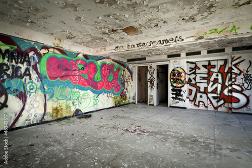 Naklejka na drzwi abandoned building, grunge wall