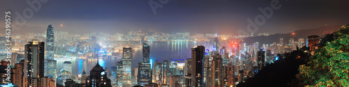 Fotoboard na płycie Hongkong w nocy