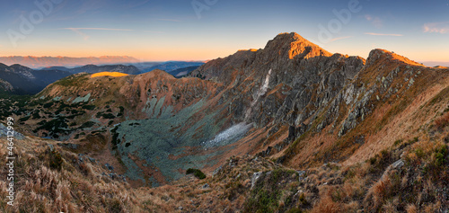 Board z aluminiowym obramowaniem Góra na jesieni na Słowacji - małe Tatry - dumbier