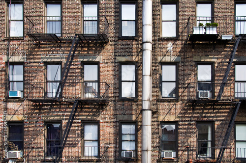 Fototapeta na wymiar Façade avec escalier de secours - New York