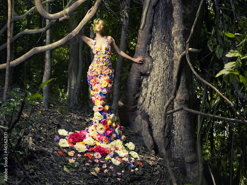 Naklejka - mata magnetyczna na lodówkę Beautiful lady in dress of flowers