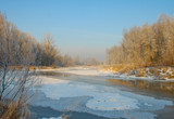 Zamarznięta rzeka
