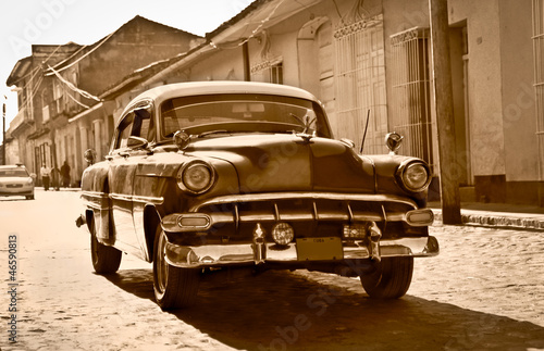 Fototapeta na wymiar Classic Chevrolet in Trinidad, Cuba