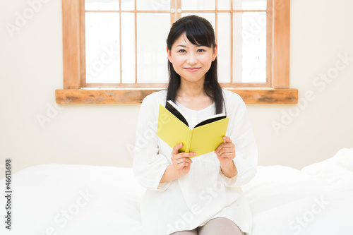 ベッドで本を読む女性 Buy This Stock Photo And Explore Similar Images At Adobe Stock Adobe Stock ベッドで本を読む女性 Buy This Stock Photo And Explore Similar Images At Adobe Stock Adobe Stock