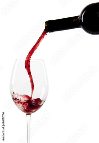 Plakat na papierze fotorealistycznym Wlewając czerwone wino do szklanki