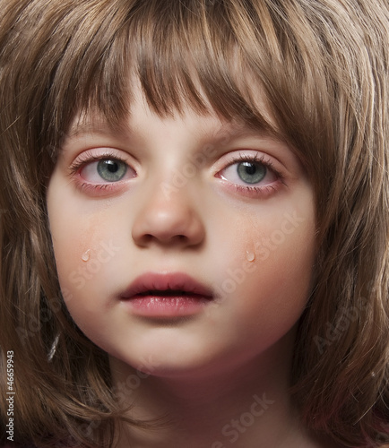 Obraz na płótnie canvas dwuczęściowy "dyptyk" Portret płacz małej dziewczynki