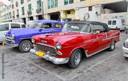 Fototapeta na wymiar Classic american cars in Havana.