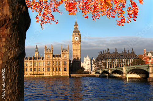 Naklejka samoprzylepna Big ben z mostem jesienią, Londyn, Wielka Brytania