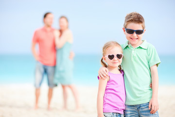 Canvas Print - Happy family at beach