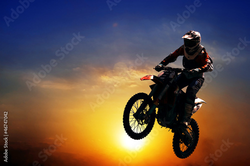 Obraz w ramie Silhouette of a motorcyclist on a background of dark sky