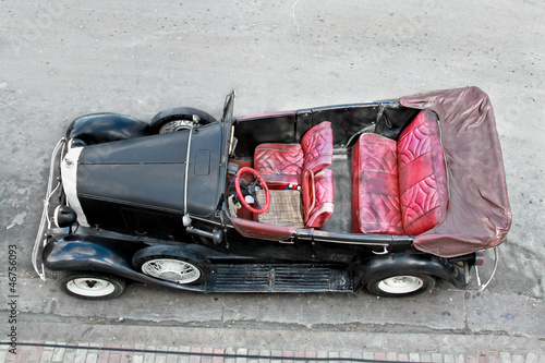 Fototapeta na wymiar Classic Chevrolet in Santiago de Cuba.