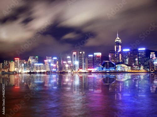 Fotoboard na płycie Pięknie oświetlone drapacze chmur w hongkongu