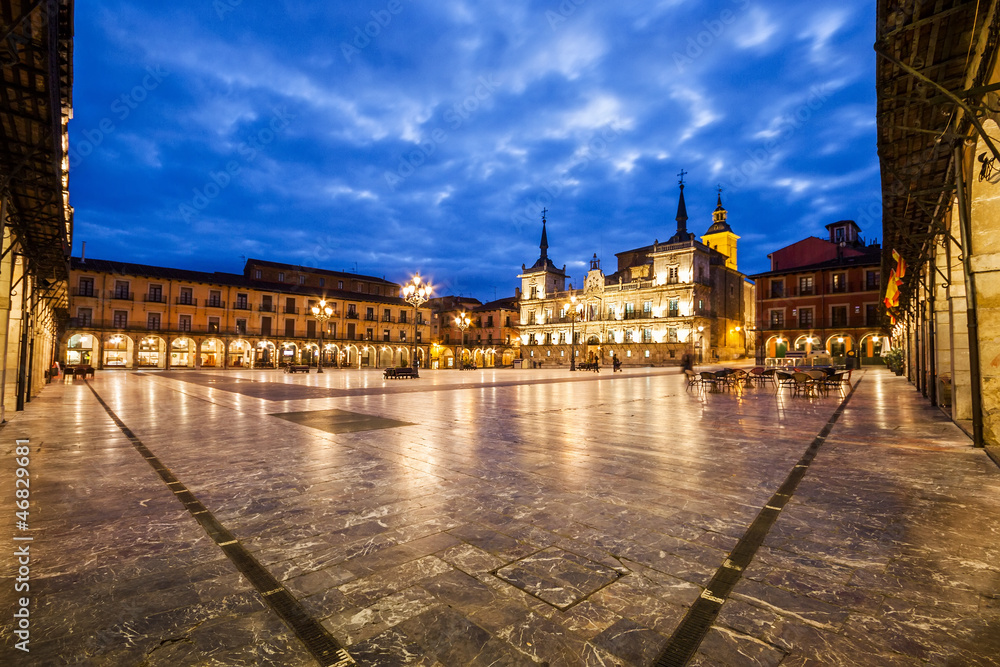 Plaza Mayor(main square) in Leon, Castilla y Leon, Spain - obrazy, fototapety, plakaty 