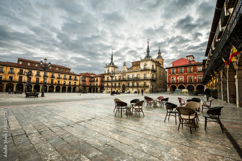 plaza-mayor-glowny-plac-w-leon-castilla-y-leon-hiszpania