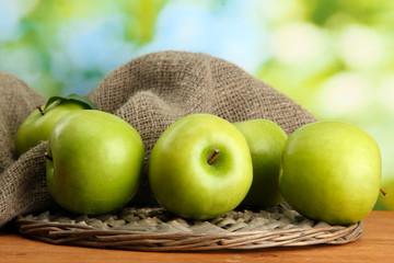 Wall Mural - Ripe green apples with leaves