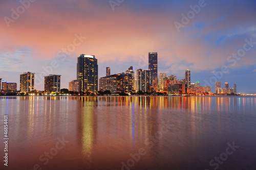 Plakat na papierze fotorealistycznym Scena nocna miami