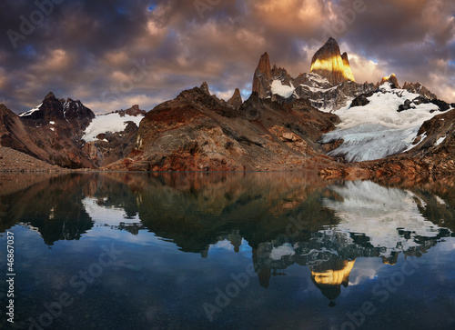 Board z aluminiowym obramowaniem Mount fitz roy, patagonia, argentyna