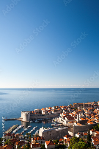 Board z aluminiowym obramowaniem Widok na port starego miasta Dubrownika, Chorwacja