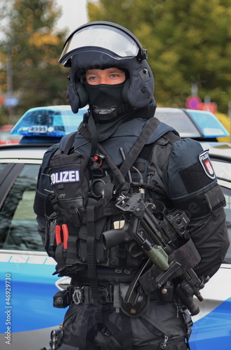 Fotoboard na płycie Mek sec specjalna jednostka policyjna hamburg