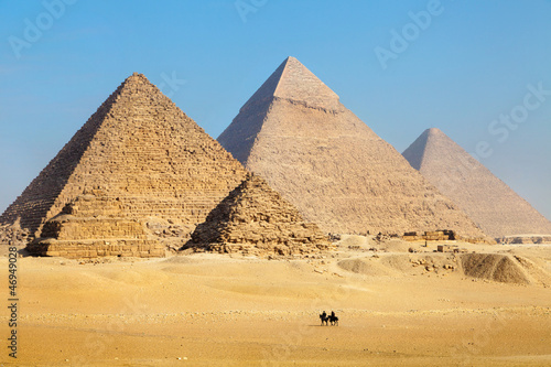Obraz Egipt  widok-na-piramidy-blisko-kairu-miasta-w-egipcie