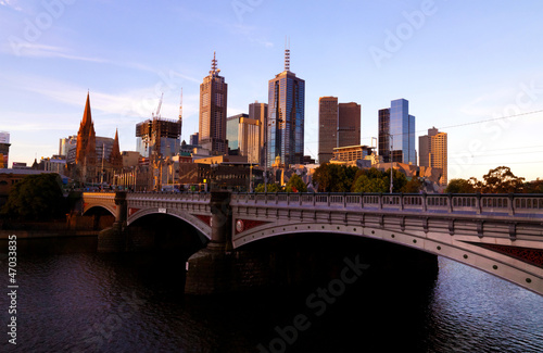 Obraz na płótnie canvas trzyczęściowy "tryptyk" Panoramę melbourne na zachód słońca