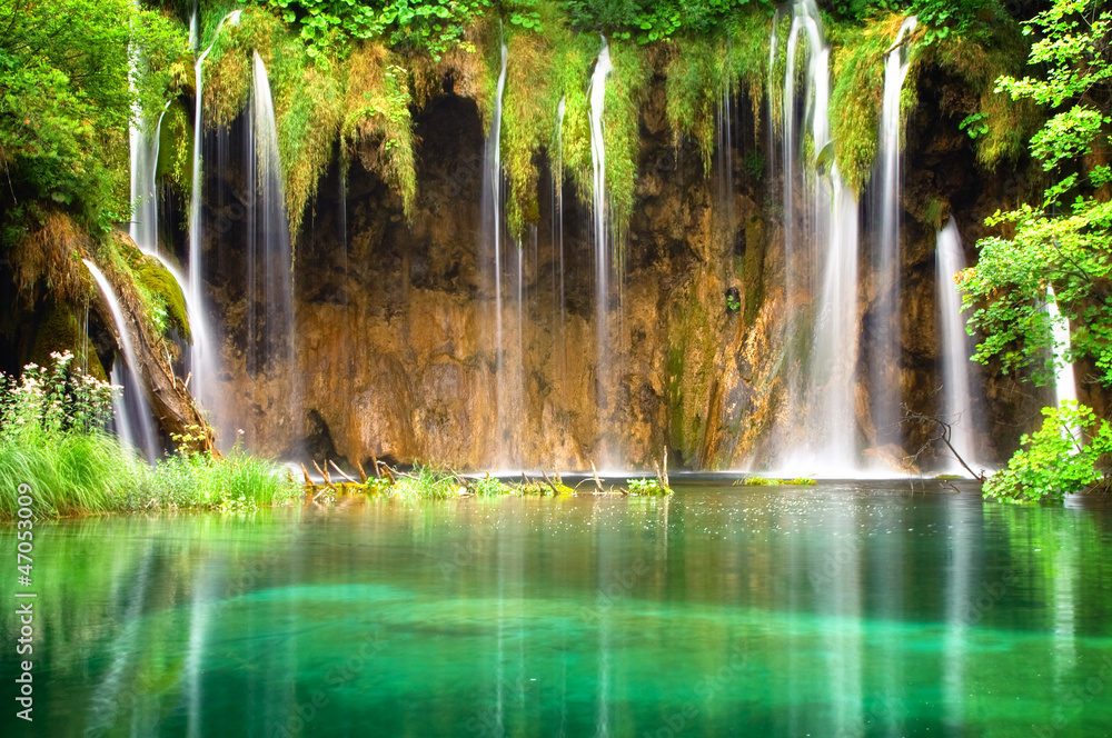 Beautiful waterfalls at Plitvice Lakes National Park - obrazy, fototapety, plakaty 