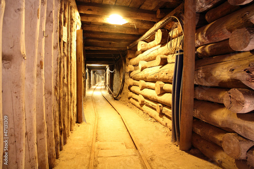Board z aluminiowym obramowaniem Wieliczka salt mine poland