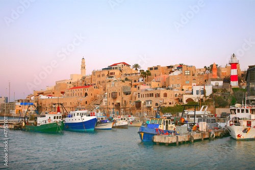 Board z aluminiowym obramowaniem Stary port w jaffa. 
