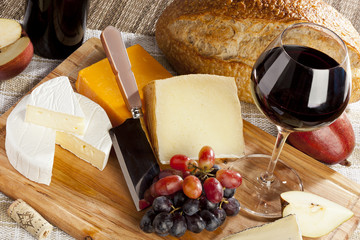 Red Wine And Cheese Plate