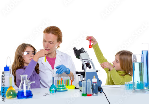 Plakat na papierze fotorealistycznym Dzieci dziewczynka i nauczyciel kobieta w szkole laboratorium