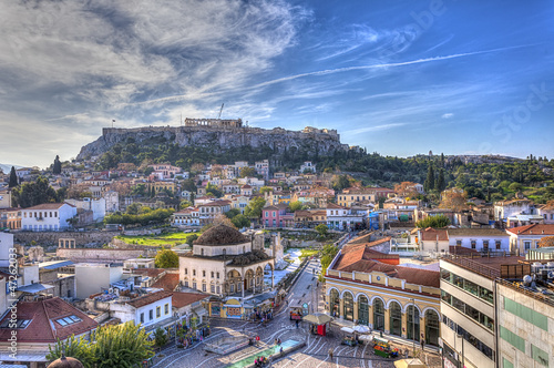 monastiraki-kwadrat-i-akropol-w-ateny-grecja