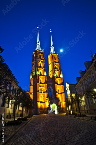 Board z aluminiowym obramowaniem Katedra nocą, wrocław, polska