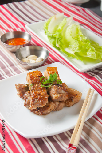 Fototapeta na szkło grilled pork wrapped in vegetables with garlic and soybean paste