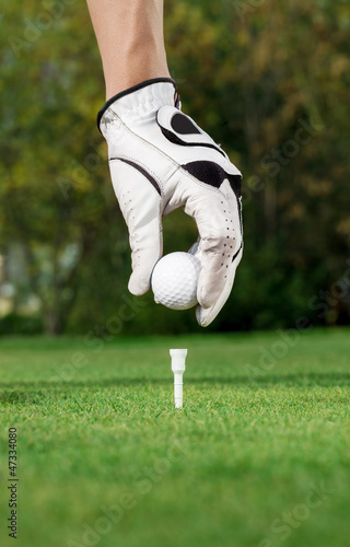 Board z aluminiowym obramowaniem Ręka i piłka golfista