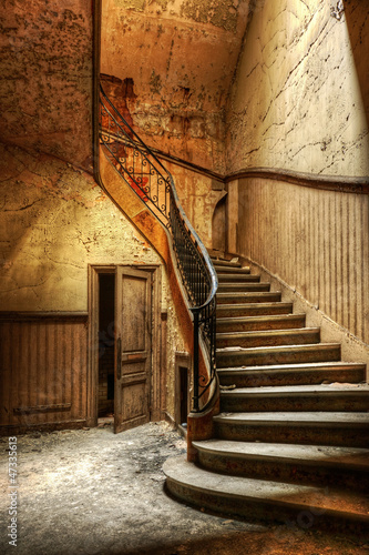 Plakat na zamówienie Decaying staircase in an abandoned central office