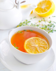 Poster - Fresh tea with lemon in the white cup