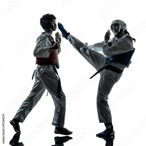 Plakaty Taekwondo  karate-taekwondo-sztuki-walki-mezczyzna-kobieta-para-sylwetka