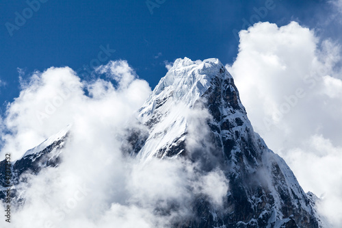Board z aluminiowym obramowaniem Himalaya krajobraz gór w Nepalu