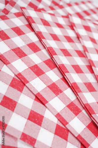 bialo cyerwone serwetki papierowe