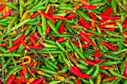 Naklejka samoprzylepna Tekstury czerwonej i zielonej papryki chili