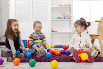 Canvas Print - Kids playing in the room