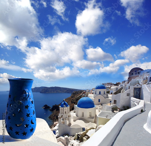 Plakat na papierze fotorealistycznym Santorini ze starą architekturą, kościoły przeciwko morzu w Grecji